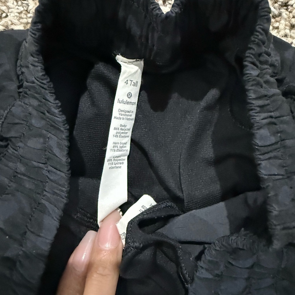 Lululemon Hotty Hot Short - Picture 3 of 6